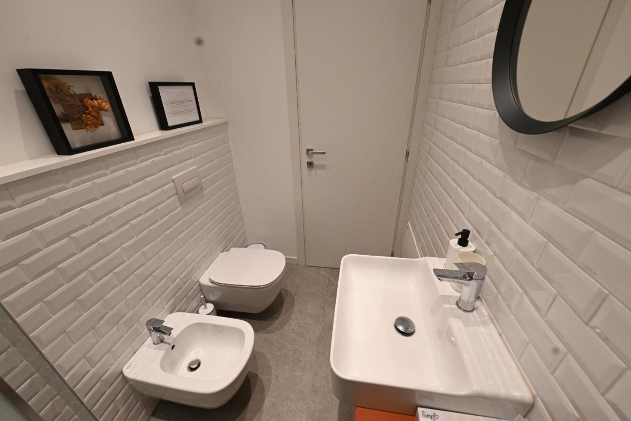 Your Window On The City - Via Gioia Apartment Milan Bagian luar foto